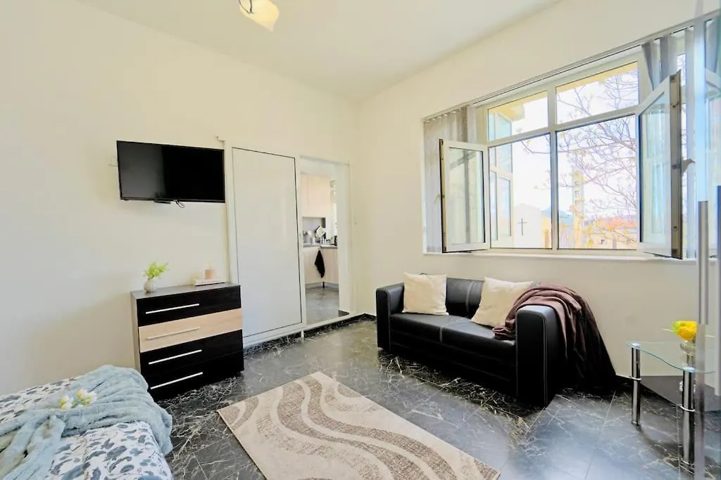 Cozy 1-Bedroom Flat In The Very Center Of Σόφια 0*,