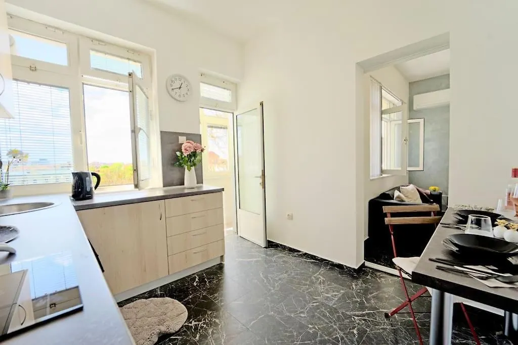 Επικοινωνία με το Cozy 1-Bedroom Flat In The Very Center Of Sofia